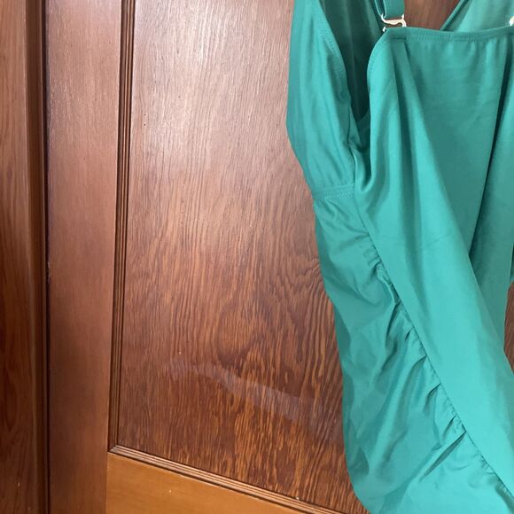 Yonique Tankini Swimsuit Blouson Top Modest Loose Fit Swimwear Green - 14 W NWT - Picture 3 of 10